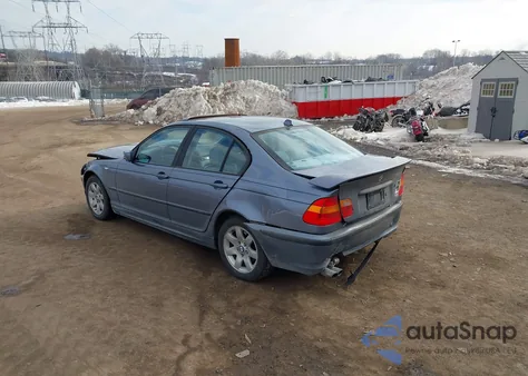 2004 BMW 325Xi z USA, uszkodzony, nr VIN WBAEU33454PR07976